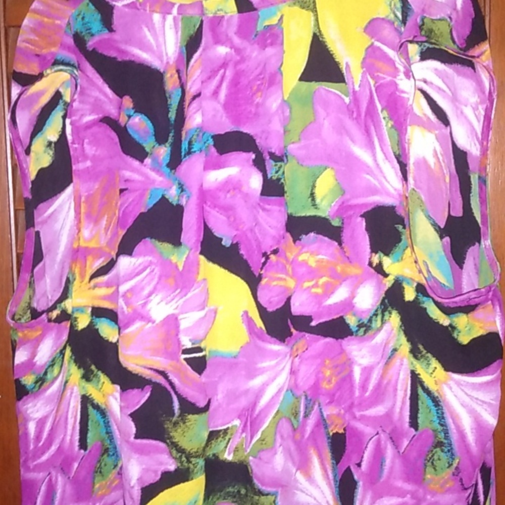 6/$20 Top - Picture 4 of 4